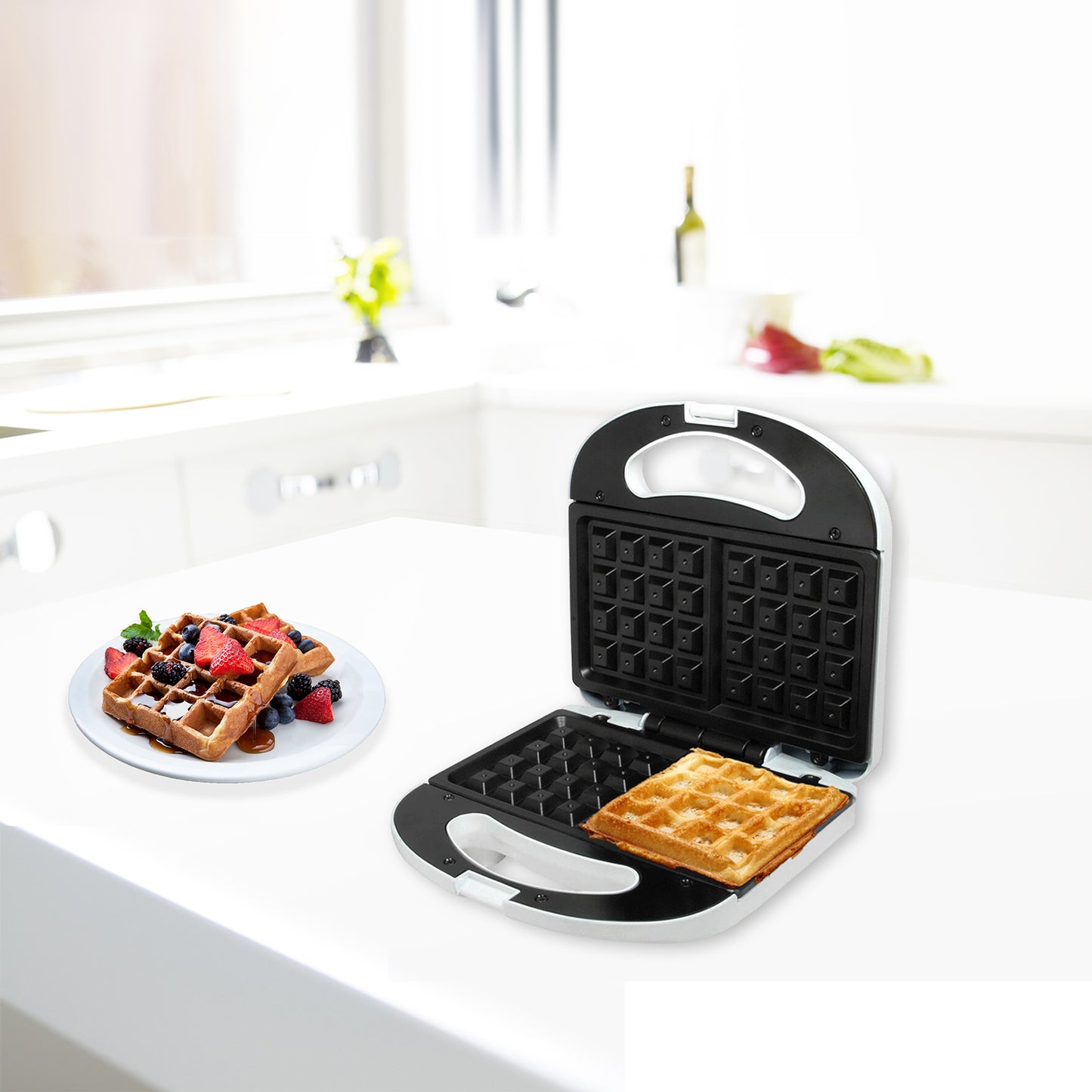 EW802W 760W Waffle Maker with Non-Stick Coated Plates